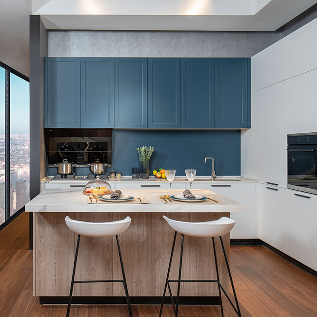 Mobile da cucina blu opaco di fascia alta Armadio Kichen in stile moderno laccato bianco Mobiletto a isola aperta con venature del legno di lusso 