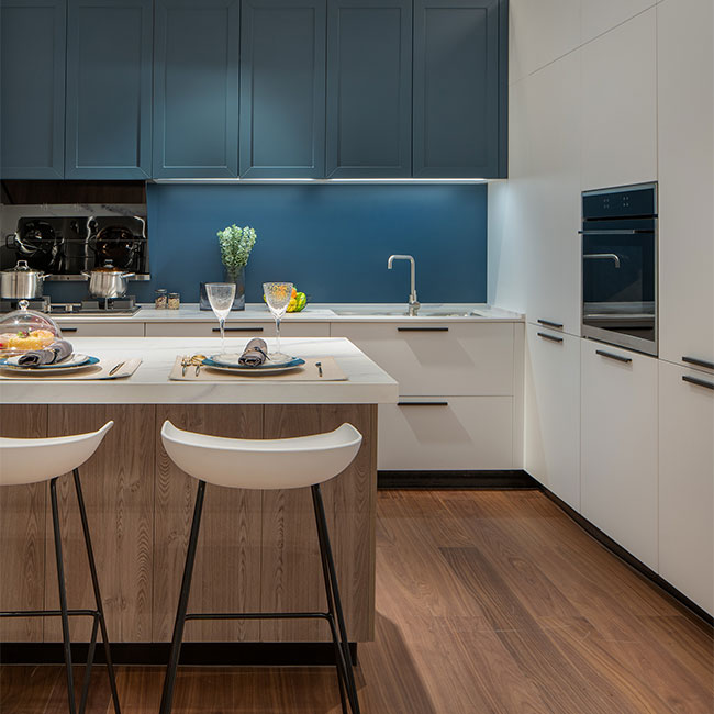 Mobile da cucina blu opaco di fascia alta Armadio Kichen in stile moderno laccato bianco Mobiletto a isola aperta con venature del legno di lusso 