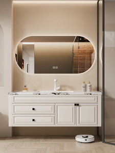 Krem elegant - Vanity me ngjyrë të banjës me mermer - si countertop dhe ruajtje të bollshme