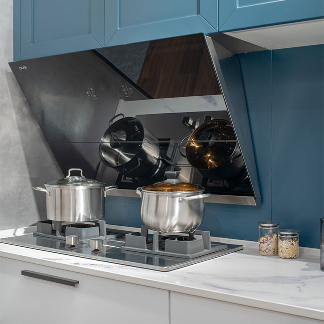 Mobile da cucina blu opaco di fascia alta Armadio Kichen in stile moderno laccato bianco Mobiletto a isola aperta con venature del legno di lusso 